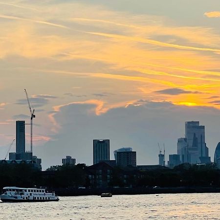 Riverside Premium En Suite Double Room E14 London Exterior photo