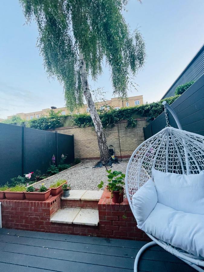 Riverside Premium En Suite Double Room E14 London Exterior photo